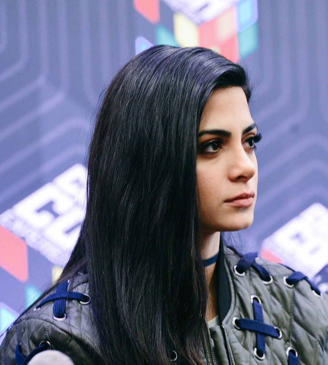 emeraudeupdate's tweet photo. HQ | Emeraude Toubia at #CCXP in brazil. https://t.co/PmIBs4LArp