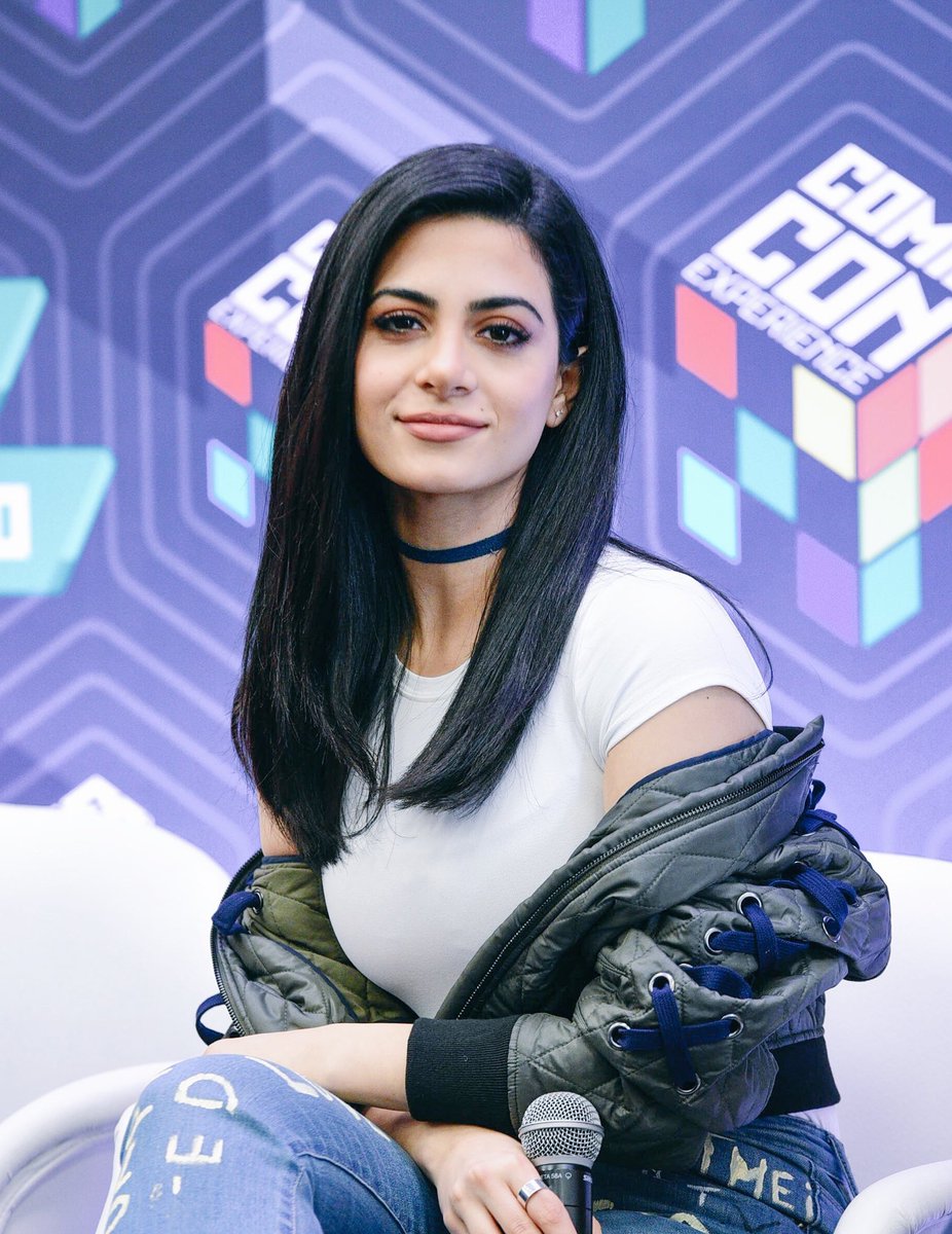 emeraudeupdate's tweet photo. HQ | Emeraude Toubia at #CCXP in brazil. https://t.co/PmIBs4LArp