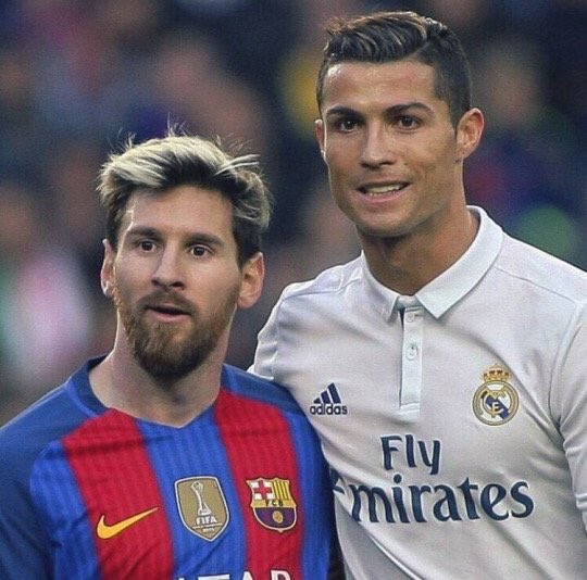RealfonMadrid's tweet photo. Ahí está el mejor jugador del mundo y balón de oro. A su lado Messi. https://t.co/4VzXN3j93p