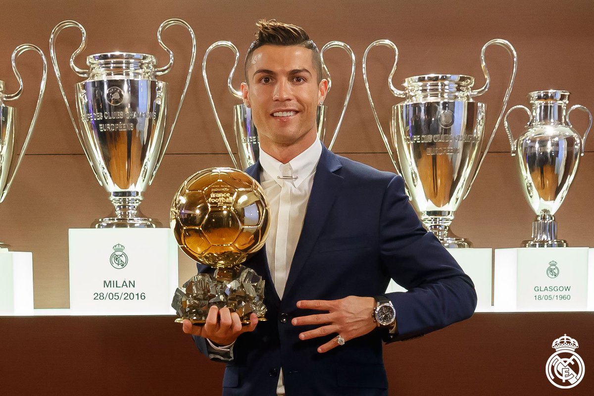 realmadridarab's tweet photo. 👏🏆⚽
تهنئة الى @Cristiano لفوزه بالكرة الذهبية الرابعة!

#ريال_مدريد #هلا_مدريد https://t.co/HqYoEDz2SH