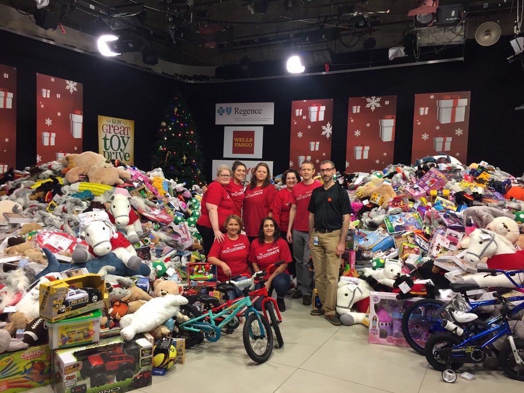 Another fantastic crew of Wells Fargo volunteers helping in the <a href="/KGWNews/">KGW News</a> #GreatToyDrive toy box today!