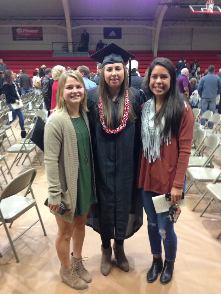 jadenash94's tweet photo. 🎓🎓🎓 thanks for helping me celebrate my graduation💞 @kait_bell13 @kelseyhenneha @sissy_34 https://t.co/fTome2xQWb
