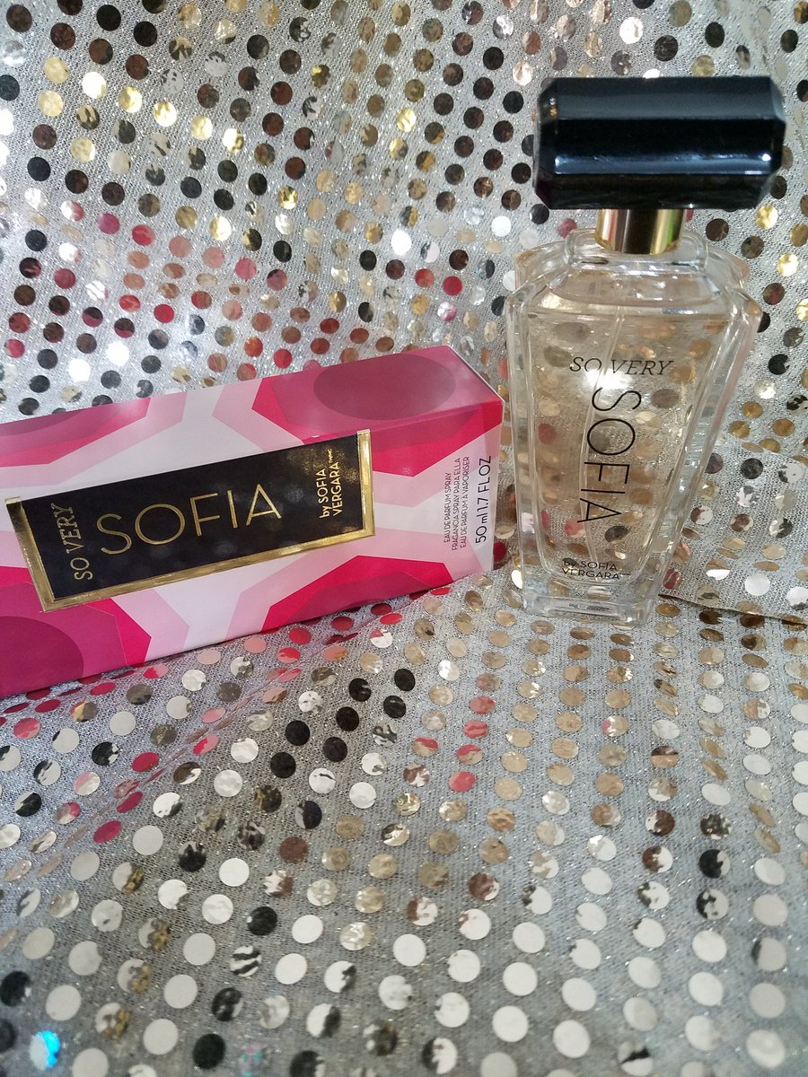 BeautyKat7's tweet photo. Thank you @AvonInsider and @octoly for this perfume #soverysofia it smells fruity and delicate👍😍 #FreeWithOctoly #avon #octoly #perfume https://t.co/Lo9yD5Y0b5