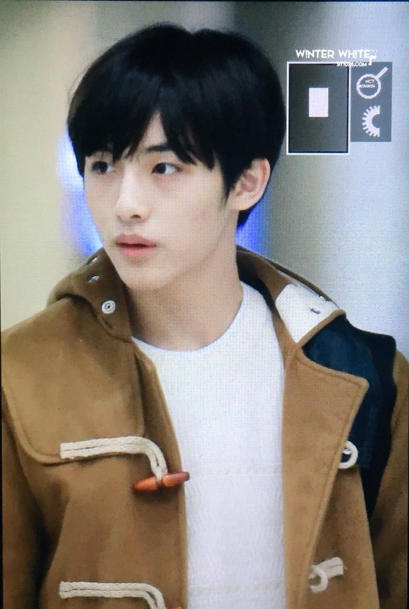 971028com's tweet photo. 161213 인천공항 입국 #윈윈 #WINWIN https://t.co/kL2lYMz43r