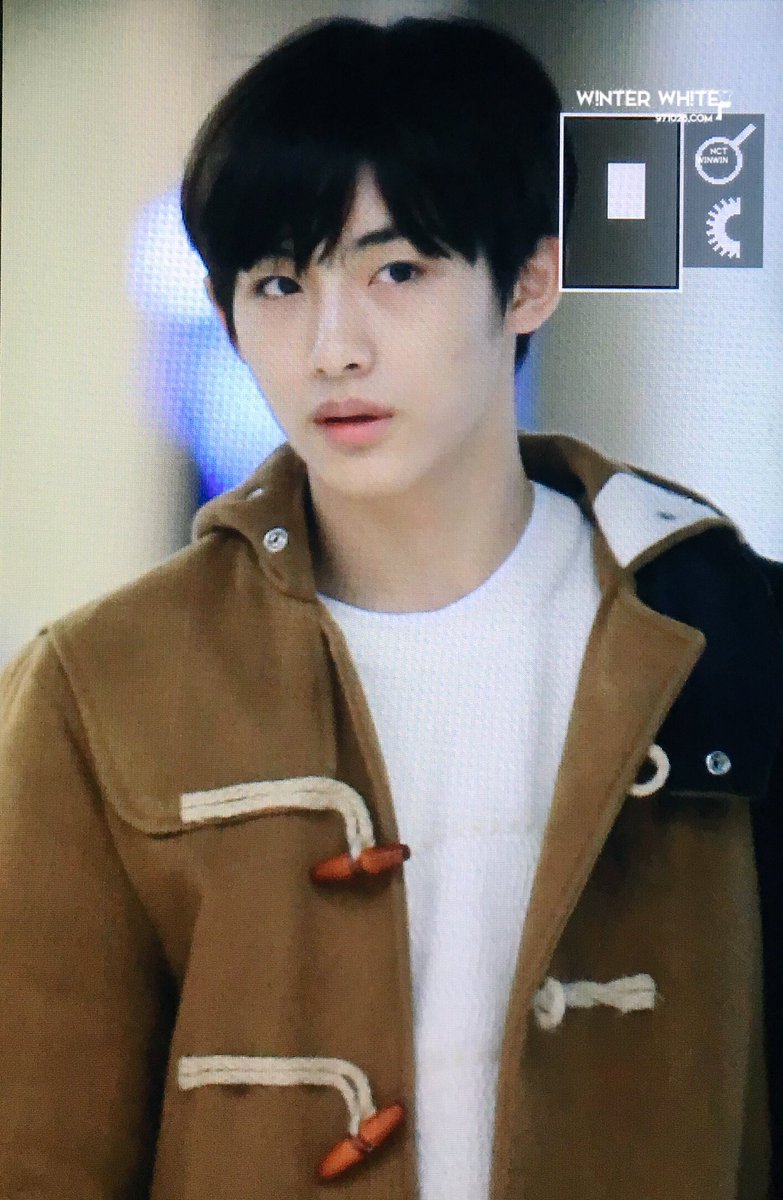 971028com's tweet photo. 161213 인천공항 입국 #윈윈 #WINWIN https://t.co/kL2lYMz43r