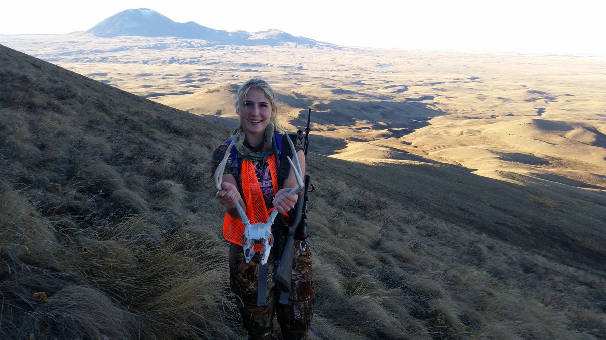 ShawnWhitman1's tweet photo. She's hot! #hunting #huntress #chicksthathunt #huntingchick #camoflauge #camogirl #montana #huntingcouple https://t.co/BmnPGzSKwU