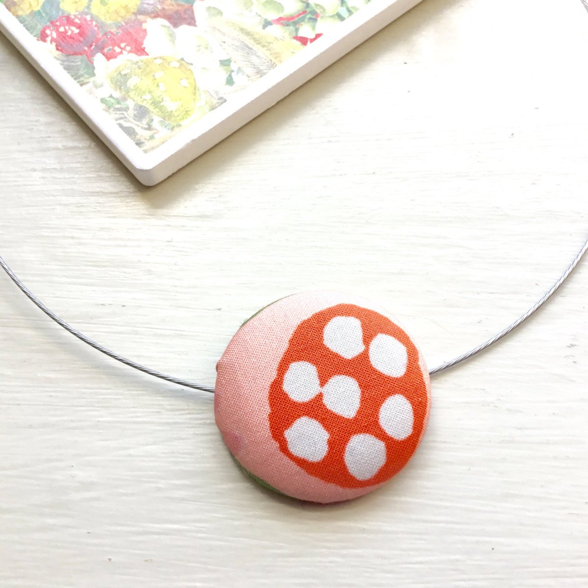 buck_lj's tweet photo. Button Statement Necklace, Dotty Fabric Covered Button Choker, Button J… https://t.co/6je5kA49Ki #Etsy #ButtonChoker https://t.co/lCk8lapq5w