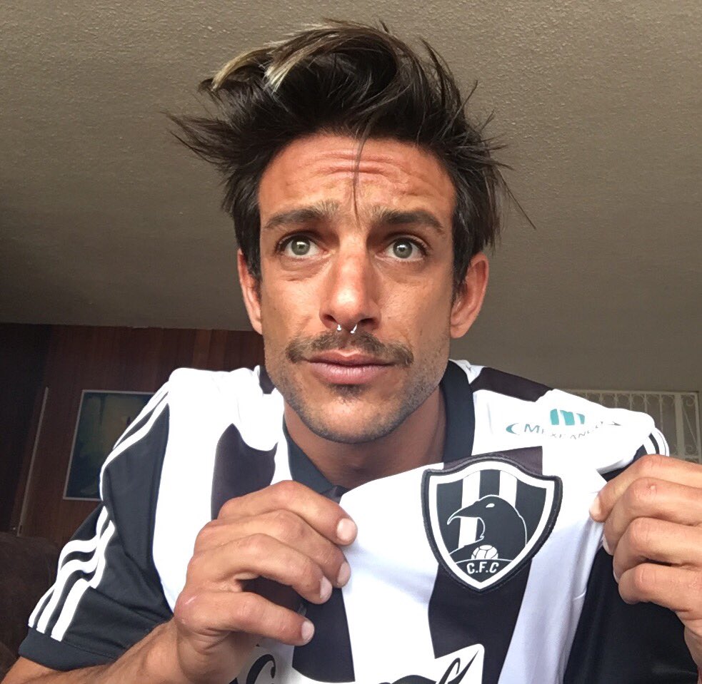 soyjoaquinf's tweet photo. Regalo el Jersey del Potro, Temporada 2 de Club de Cuervos! (Solo Followers) Lo sorteo entre los que den RT! En la noche doy el ganador. https://t.co/JrFvP1QZqn