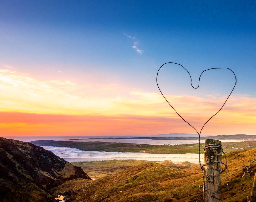 wildatlanticway's tweet photo. Show your love for the #WildAtlanticWay or RT if you really really love it ! 😍 Pic by IG/shaunthesheep86 of Maghera Strand, #Donegal https://t.co/gsiiROeFcO