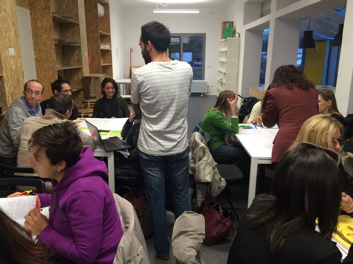 dtreggioemilia's tweet photo. A @FG_Fondazione innoviamo la scuola con gli insegnanti. #persona #workshop #designthinkingforeducation @vignolimatteo @dongiboy @giulialogo https://t.co/8wgMhcasti