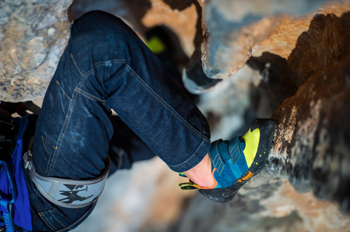 Who Want some new shoes :-) ? Here we go >>> bit.ly/CLIMBING_SHOES_ #xmas #giveaway #AdventCalendar // <a href="/SimondChamonix/">Simond Chamonix</a>