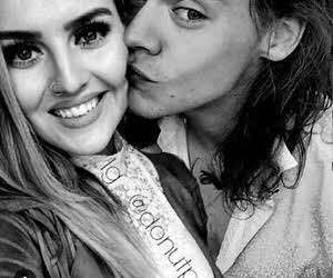 perriespace's tweet photo. "eu não quero viver pra sempre - zayn feat taylor swift"
"então morre - perrie feat harry styles" https://t.co/sknwJtHBLC