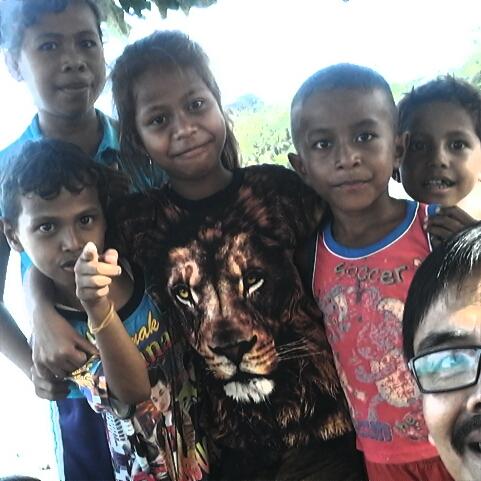 Anak lebih peka merasakan arti persahabatan, sekalipun org asing yg baru dikenal.