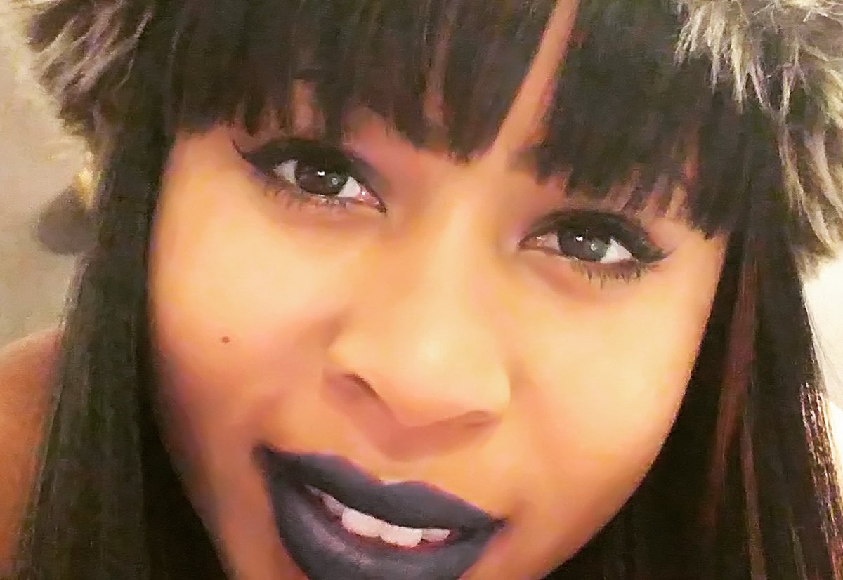 AllizaeVlogs's tweet photo. #sephora #darklips #allizae https://t.co/G5Lpzpr50e