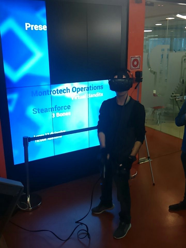 MAEIKmms's tweet photo. Aquí con @VirtualBandits esperando a probar #Montrotechoperations en @esne_es https://t.co/9jQ1TzYOvs