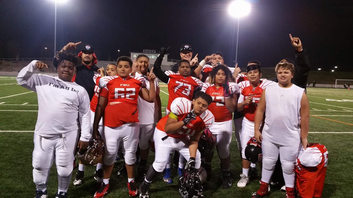 Queenshima's tweet photo. FBU 6TH grade after their big win, and on their way to Naples, FL https://t.co/oFKdIIwN8e
