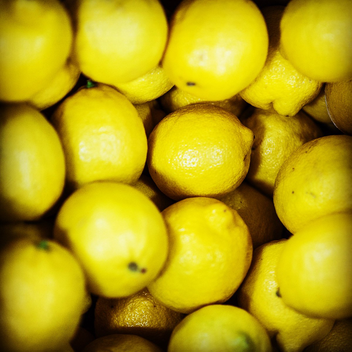 FarmedHere's tweet photo. When life gives you lemons, make...cold-pressed juice! #farmedhere #reallocal #realfood #localfood #madeinchicago #urbanfarm #chicagofood https://t.co/QvyraoulLa