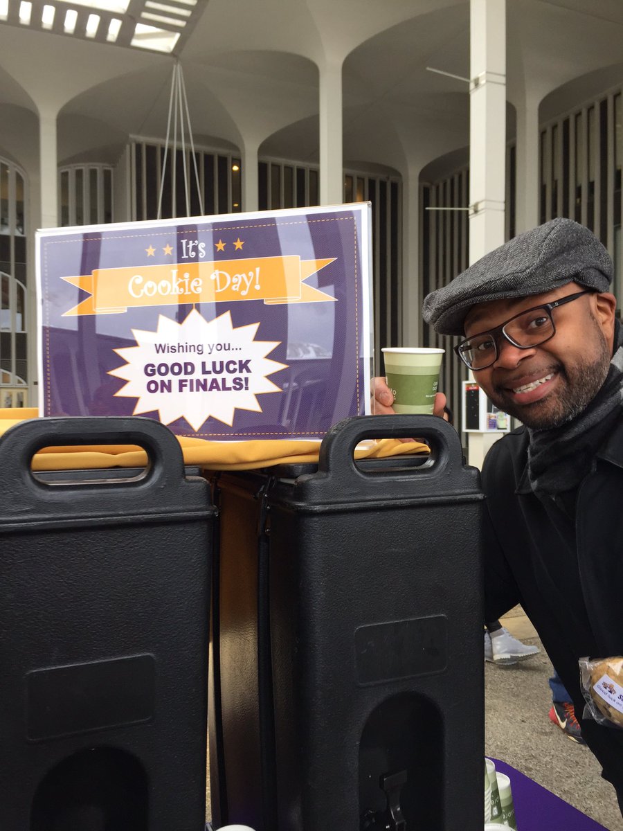 CindyRiggi's tweet photo. It's #CookieDay @ualbany! FREE cookies and hot chocolate in front of the Campus Center until 2pm today! https://t.co/YlJ8fts7na