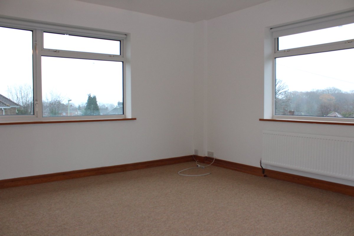 puremoveltd's tweet photo. Newly re-furbished two bedroom maisonette in the #Hythe. £795 PCM. Available early January. Give us a call 01329 830117. #PuremoveLettings https://t.co/wMtFcIbh7F