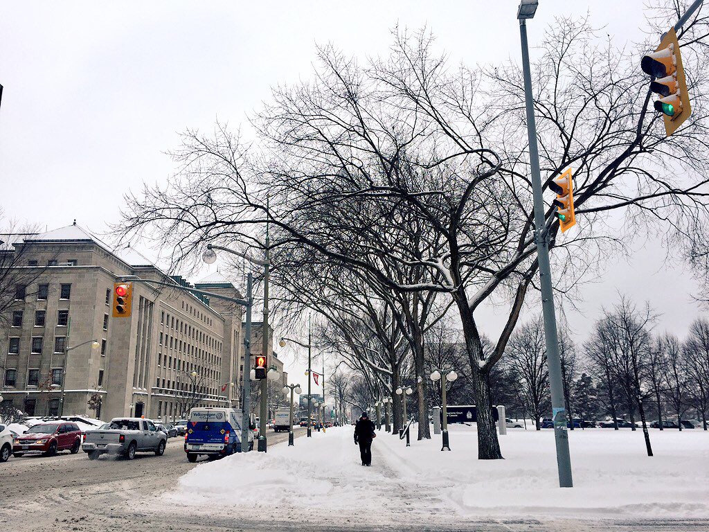 20YS's tweet photo. Great tips #Marsten! ☃️❄️☃️ @MarstenOttawa: Snowy Day #Ottawa, read about Car Safety Tips:
https://t.co/uQw5bGVBLk https://t.co/ZsQ8PaxT24