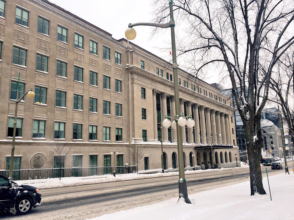 20YS's tweet photo. Great tips #Marsten! ☃️❄️☃️ @MarstenOttawa: Snowy Day #Ottawa, read about Car Safety Tips:
https://t.co/uQw5bGVBLk https://t.co/ZsQ8PaxT24