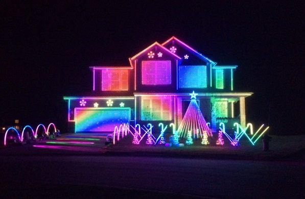 StribGoingOut's tweet photo. See the decked-out Minnesota house competing tonight on ABC's 'Great Christmas Light Fight' https://t.co/5mIhgaEMER https://t.co/OiZ8PEFJdz