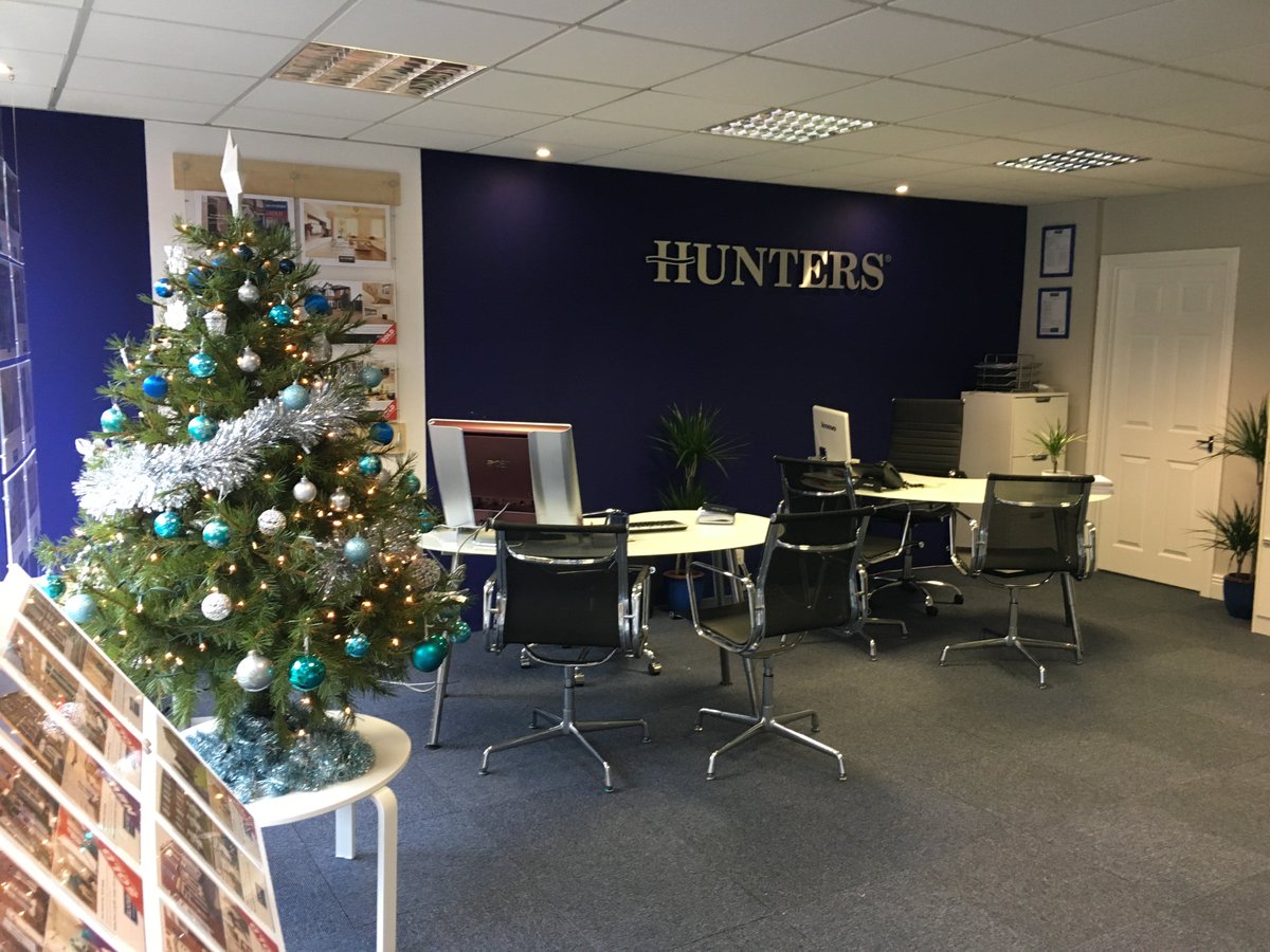 HuntersNShields's tweet image. Check out the new office looking wonderful and festive.
