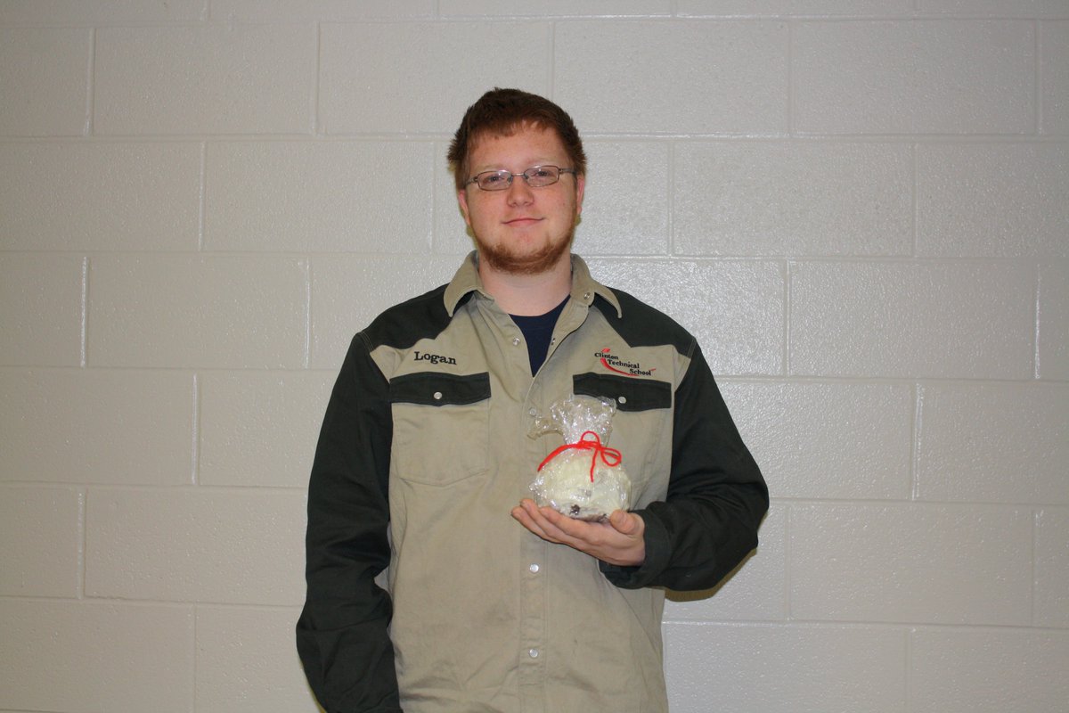 CTSSectoo's tweet image. Congrats to Logan, CTS Welding Student, for winning one of the Giant Oreo Balls during the EmployAbility/BirdFeeder raffle.