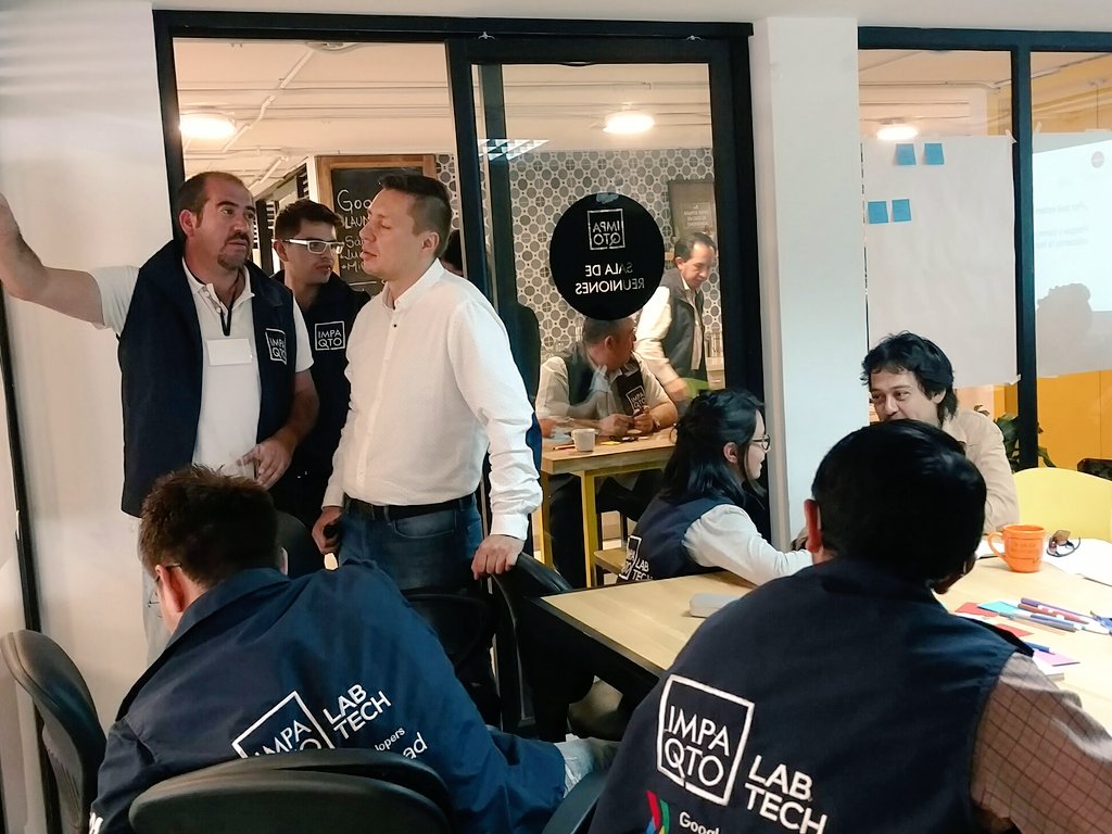 danielaperalvo's tweet image. En #IMPAQTOLabTech estamos en sesión de Design Sprint para emprendimientos de impacto facilitado por Sergio Martínez #socent