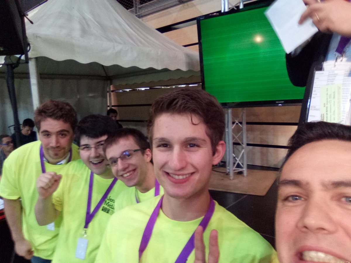 MassonF85's tweet photo. Magnifique travail des étudiants IUT. La gestion informatisée des inscriptions a très bien fonctionnée #vm2016 https://t.co/DkFtohsLMg