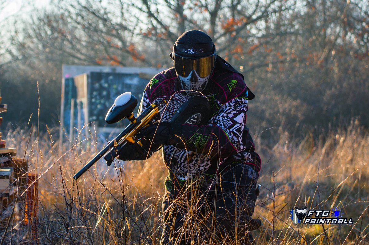 FTGpaintball52's tweet photo. Eh oui chez nous le paintball c'est TOUTE l'année! Même au mois de décembre oui oui ! Allé viens, on est bien! https://t.co/QnhHQ5Jhw1