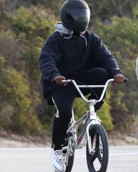 IamRonEvans's tweet photo. Can you say yeezys and SE Bicycles in the same sentence? #sebikes #sebicy les #pkripper https://t.co/Be9saIWe5n