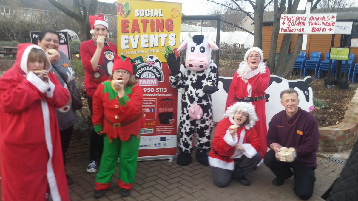 StoneyStBeeston's tweet photo. On the 1st day of Christmas Sainsburys Beeston gave to mee....
60 mince pies for the voulenteers at Stonebridge City Farm @Stonebridgecit1 🎄 https://t.co/OIObb0ZUGN