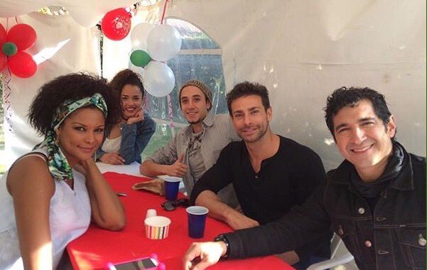 PabloRActor's tweet photo. #TopRankRepost Fiesta de fin de año #ValenciaTalentGroup @brendahanstoficial @vanessa_di4 @eriklactor @pablorodriguezactor @orvalenzuela https://t.co/d8PG7njcUF