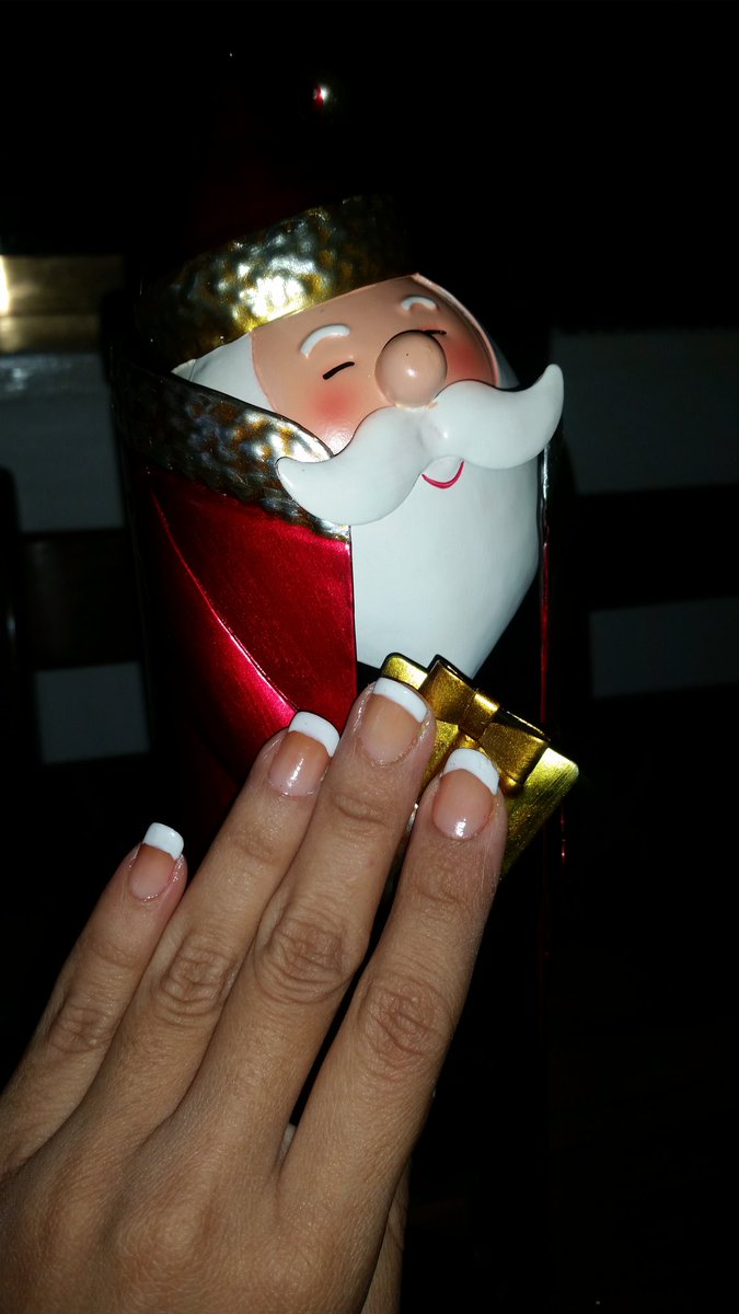 ailathan's tweet image. #mondaymotivation #manymonday #frenchnails #classic #nailart always inspired by @cutepolish #hohoho #MerryChristmasIndeed