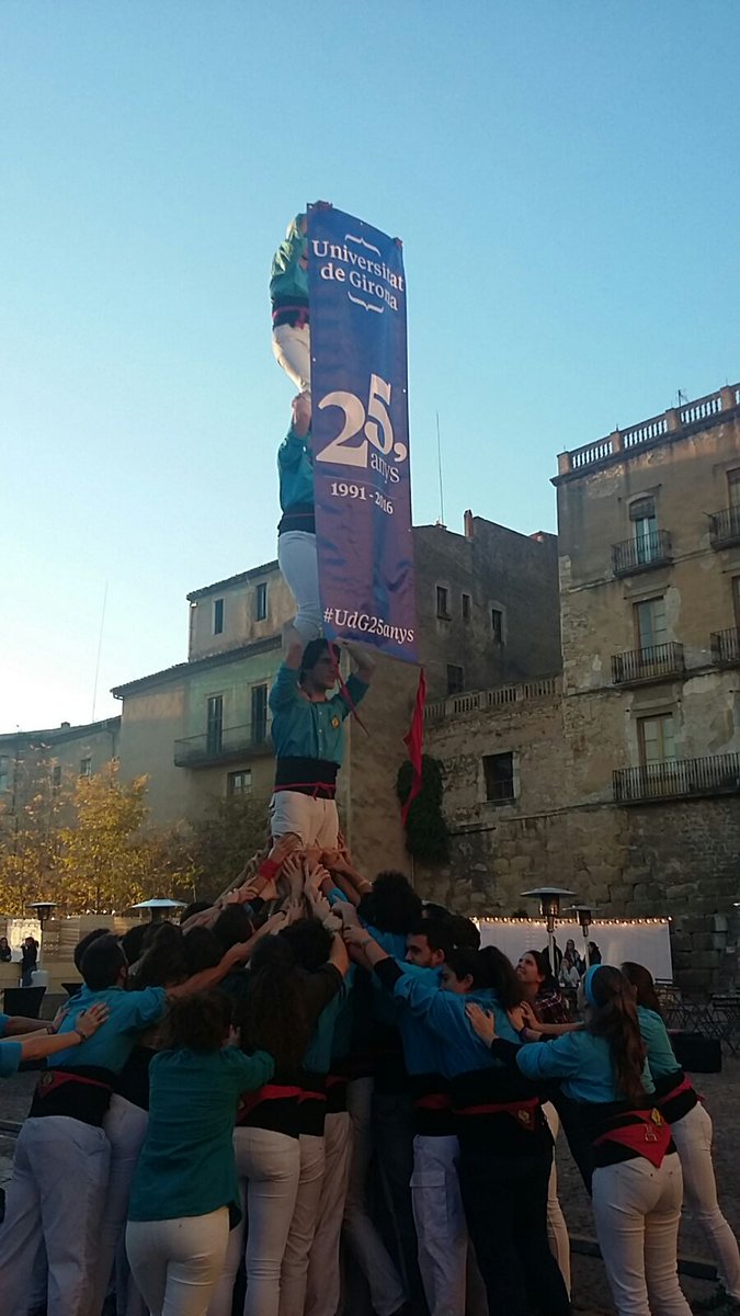 xoriguersudg's tweet photo. Avui hem pilarejat amb motiu dels 25 anys de la universitat! #quartdesegle #25anysudg #xori7s https://t.co/CxzuWroh3F