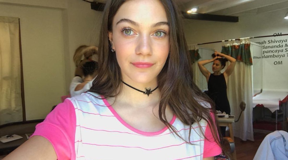 EscudoDomenech's tweet photo. @Domenech_Caro tus ojos y tu sonrisa me parecen una maravilla 💕 https://t.co/8ggs3GfQzf