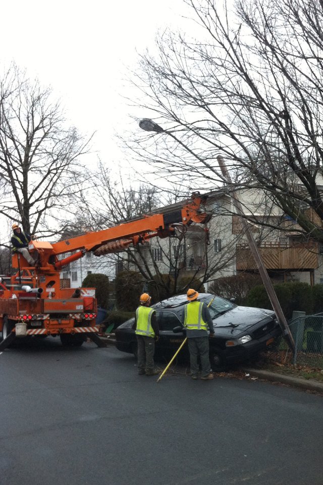 RPScan's tweet image. Taxi in to a street light on Adar ct pd on location
