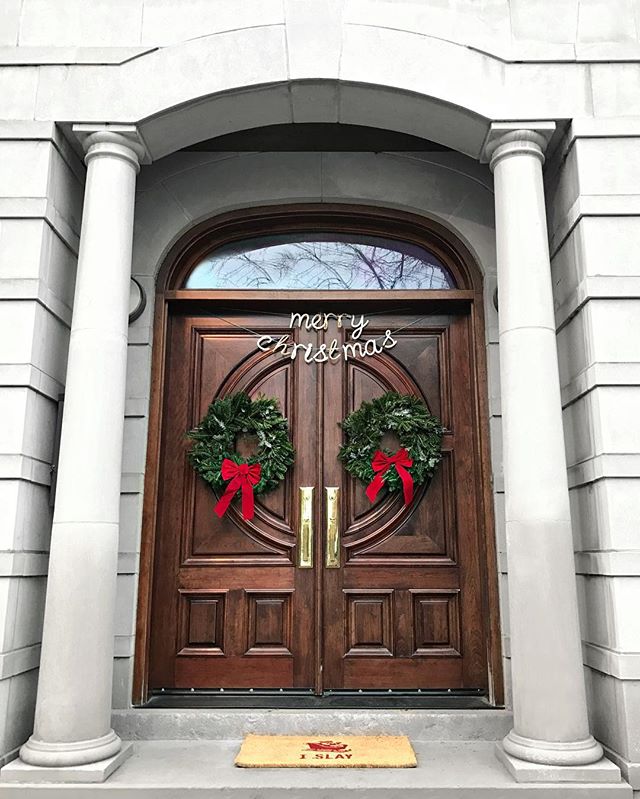 It's beginning to look a lot like Christmas! Thanks <a href="/oliviarink/">Olivia Rink</a> for the GORGEOUS picture! bit.ly/2hpKwnd