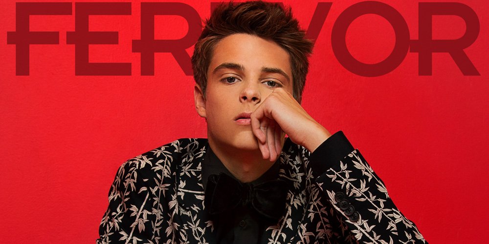 We have the exclusive first look at <a href="/coreyfogelmanis/">corey fogelmanis</a>' new <a href="/Ferrvormag/">Ferrvor</a> cover! jus.tj/1omj #handsomealert
