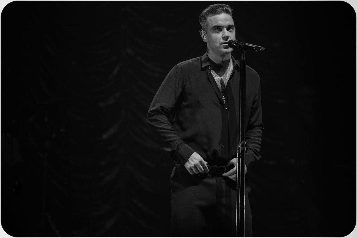 MarkKayePhoto's tweet photo. Loved shooting @robbiewilliams at #Key103ChristmasLive @ManchesterArena on Friday and he smashed it https://t.co/djLOeHxbqm https://t.co/B4oh26MxPB