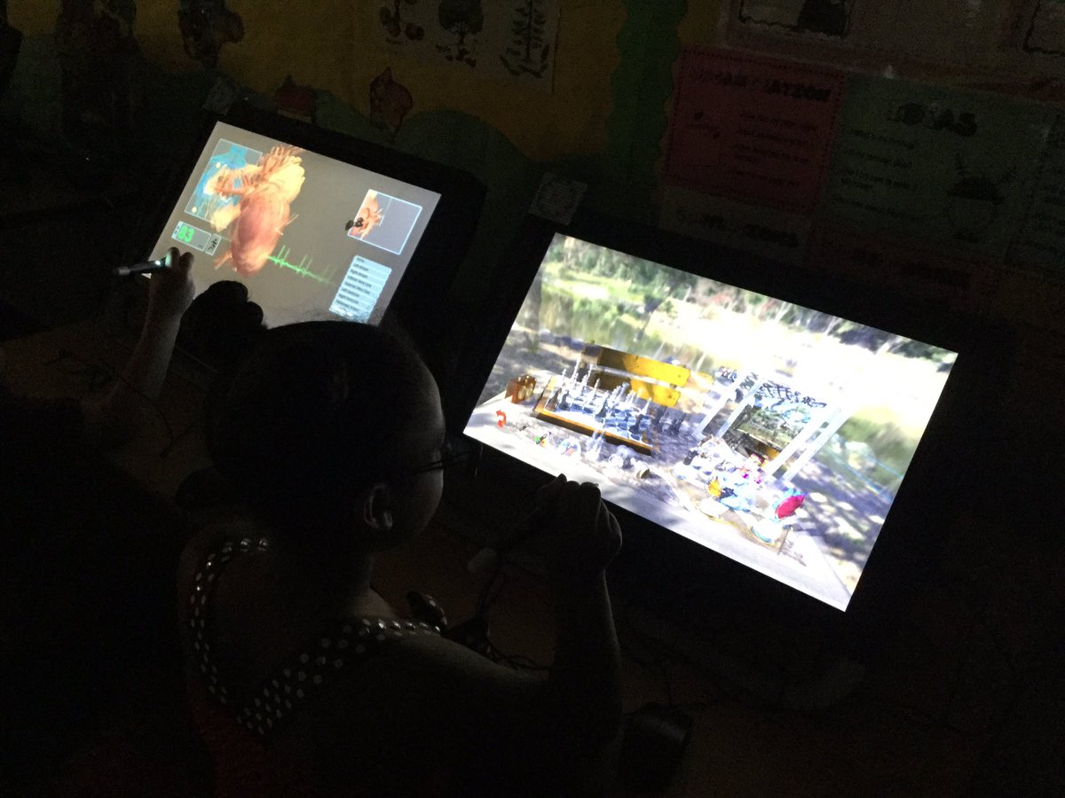 mccall_heidi's tweet photo. Exploring the 3D lab at FLE @sukaratana_lcss @alawsonFLE @Supt_LCSS https://t.co/KaC8m6QFCc