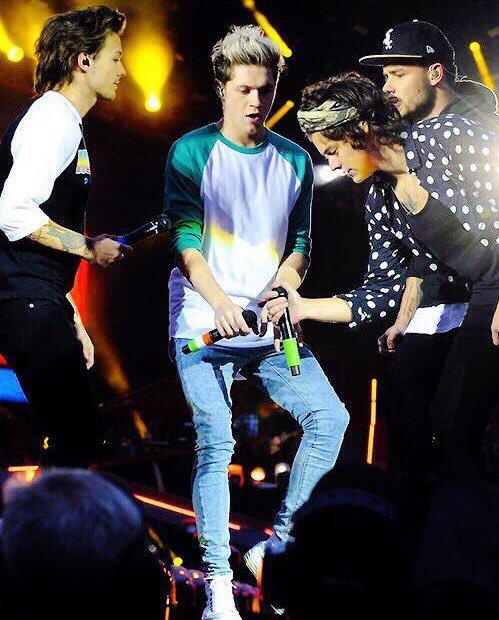 INFINITY MUSIC VIDEO

800 RTs = 800 VOTES

#MtvStarsNiallHoran
