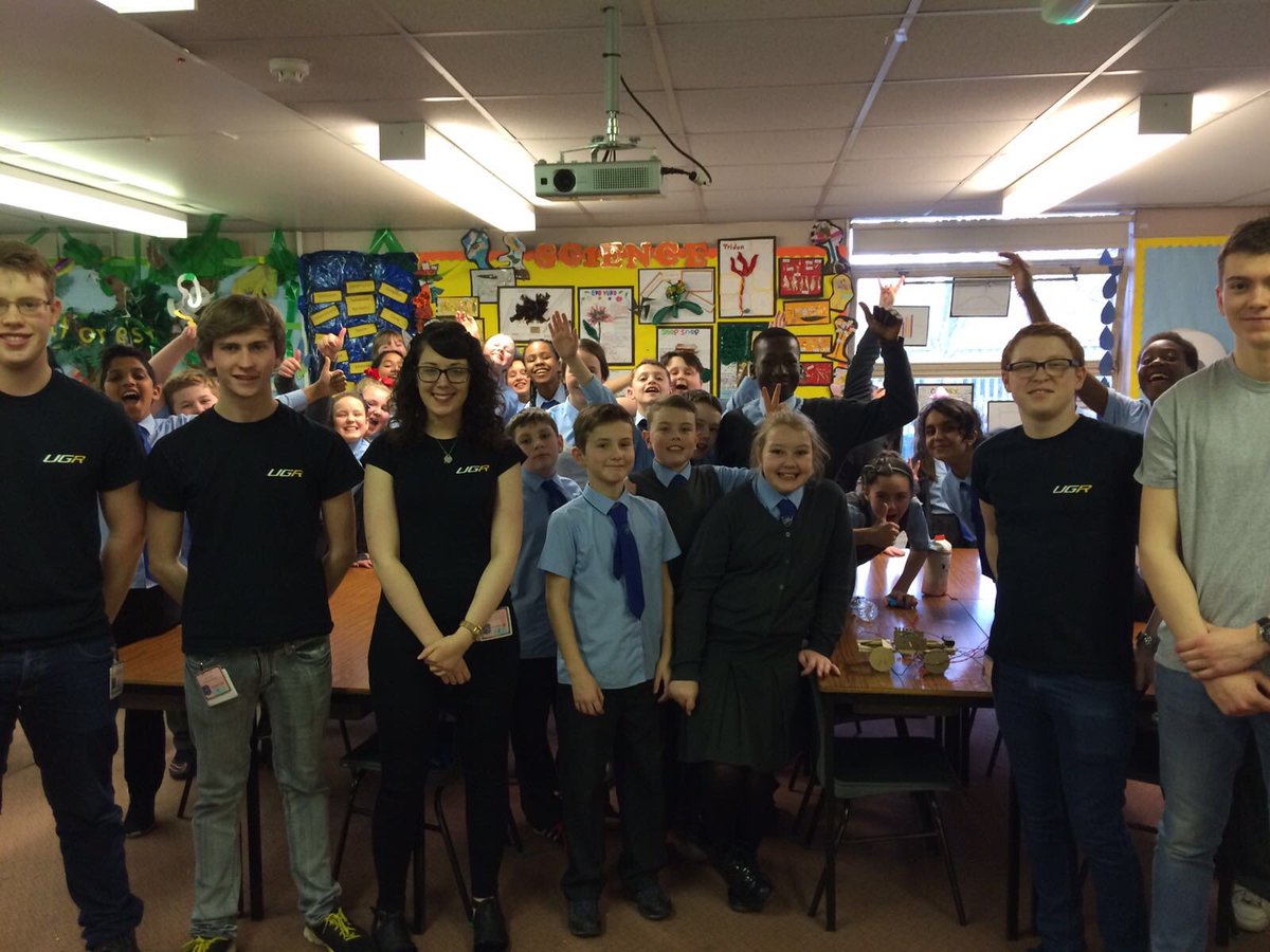UGRacing_fsae's tweet image. Today we have a throwback to #UGR team members visiting a local primary school as part of a STEM project earlier this year! #25DaysofUGR