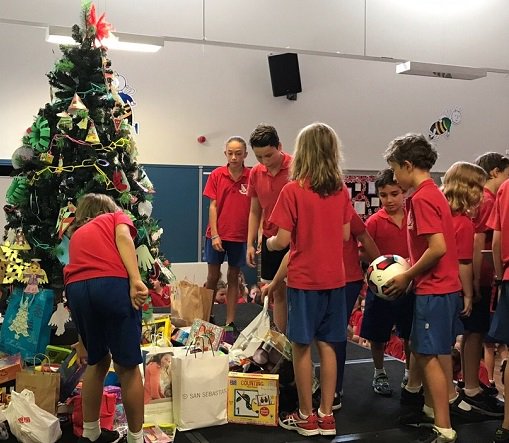 Barnardos_Aus's tweet image. Donate a toy to #BarnardosGiftsforKids today and @SimplyGiving will give us a $1 donation🎁🎄bit.ly/18oIUxE #GivingTuesday #Christmas