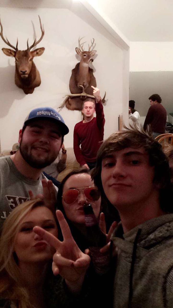 Lilfella21's tweet photo. Good times good friends https://t.co/2LGzSQjL5j