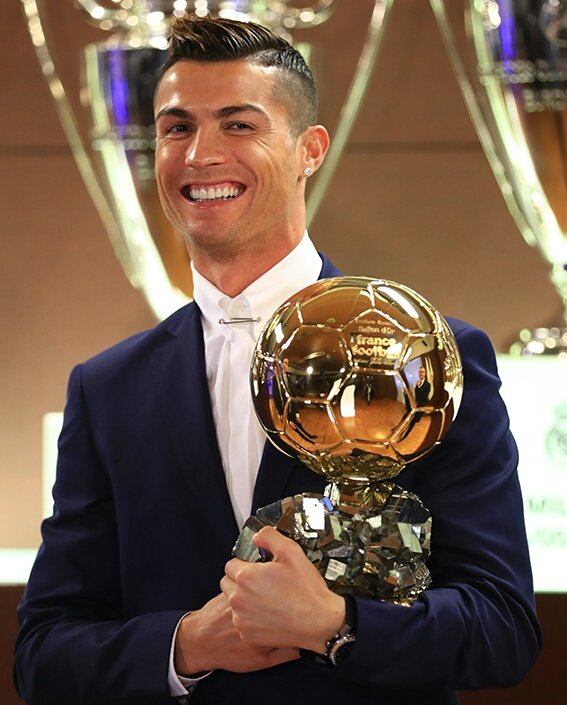 Xiuryt_97's tweet photo. Felicidades Cris, gracias por existir y darnos tu mejor fútbol SIUUUUUUUU uno de los mejores trofeos para el mejor #HalaMadrid EL REY 🏆🏅💪👏👑 https://t.co/OaVfyCCL30