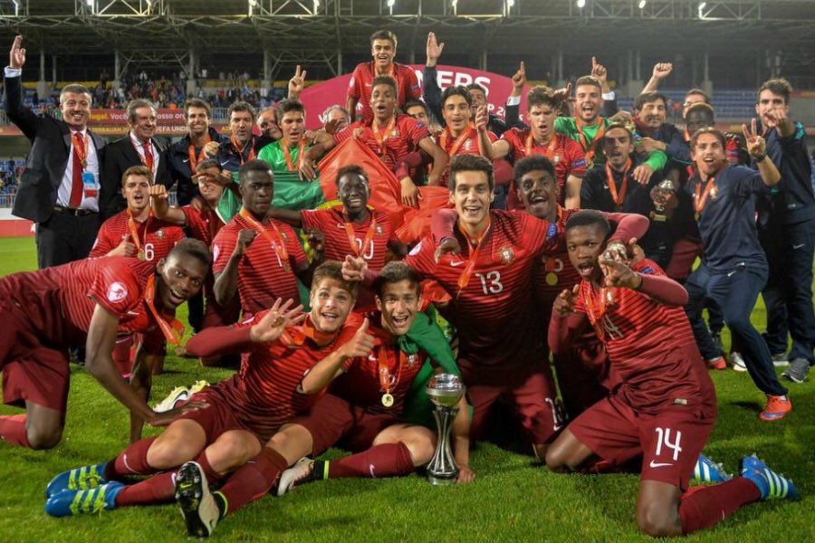 AyrtonRmd's tweet photo. Portugal em 2016 : 

- Campeões europeus sub 17
- Euro 2016
- Melhor jovem jogador 
- Melhor jogador do mundo https://t.co/aJsjo0iyhN
