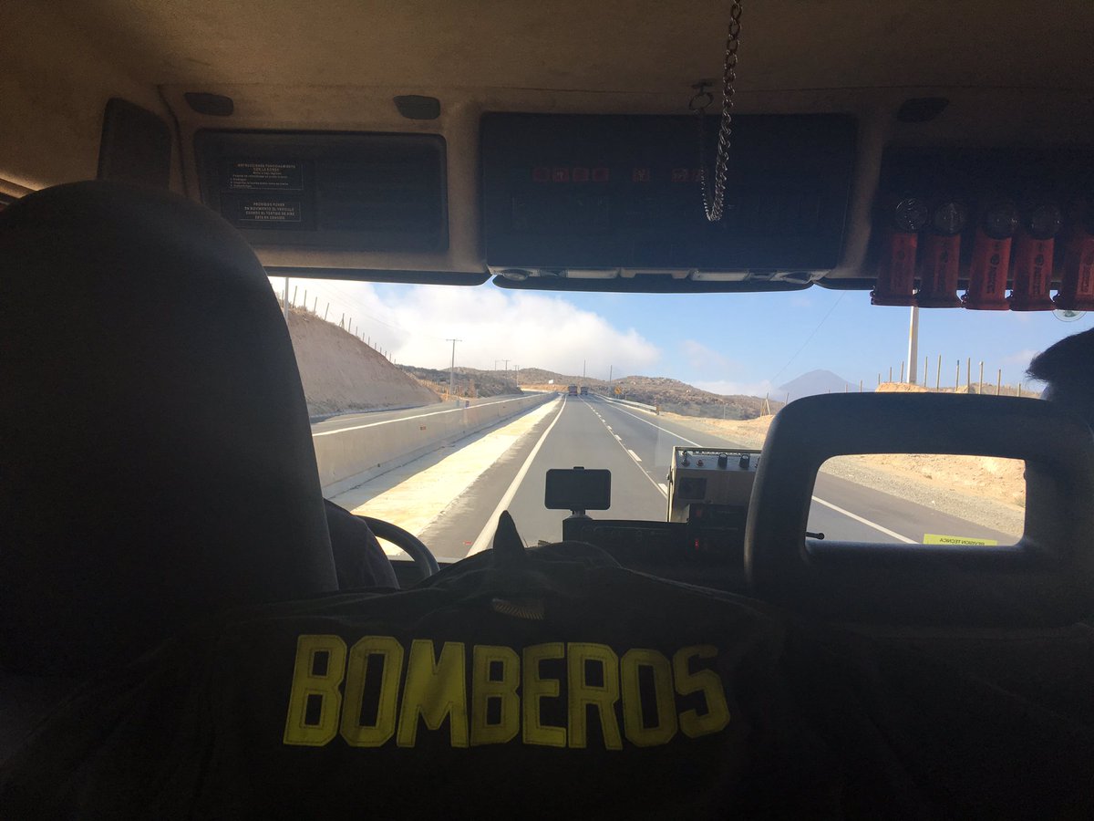 QuintaCBLS's tweet photo. Rumbo a incendio estructural en Caleta de Hornos https://t.co/JHdC3hoJ6b