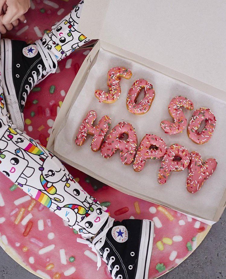 so_sohappy's tweet photo. Donut worry, be #sosohappy! #repost @jordynonline https://t.co/3vYys2nDgH
